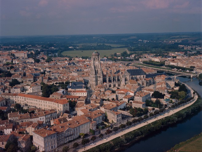 Église Saint-Pierre (ancienne cathédrale) et son cloître