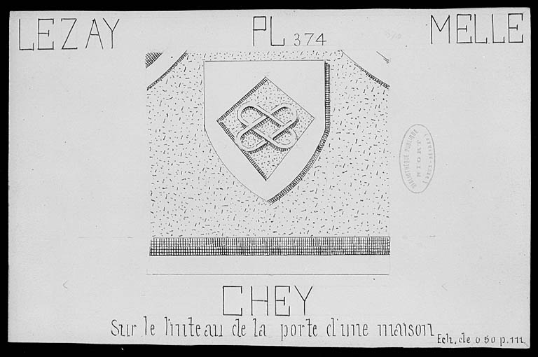 Blason sculpté sur le linteau d'une porte.