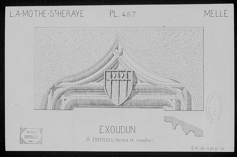 Linteau avec blason sculpté.