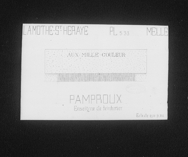 Fronton de la porte d'une tourelle servant de cage d'escalier.