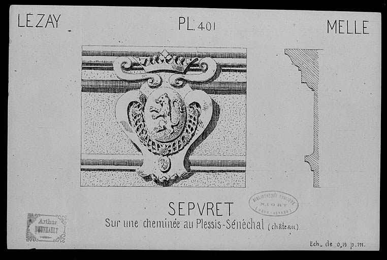 Blason sculpté sur une cheminée.
