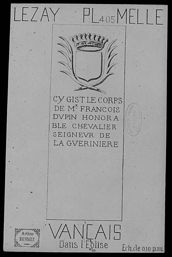 Plate tombe avec épitaphe et blason sculpté (1688).