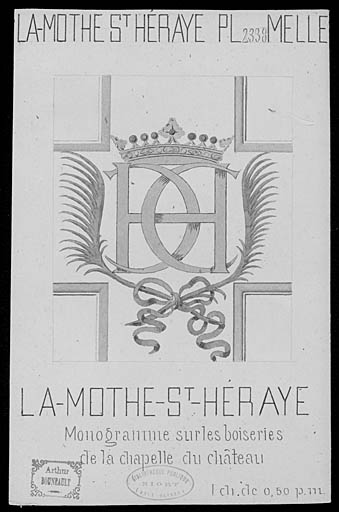 Monogrammes peints sur la boiserie de la chapelle.