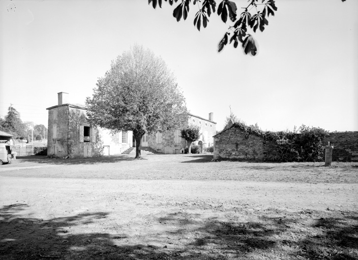 Logis, vue générale sud-ouest.