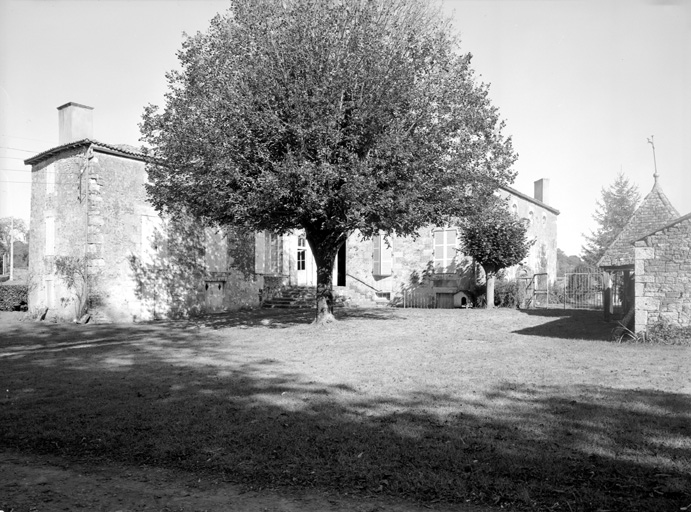 Logis, élévations sur cour.