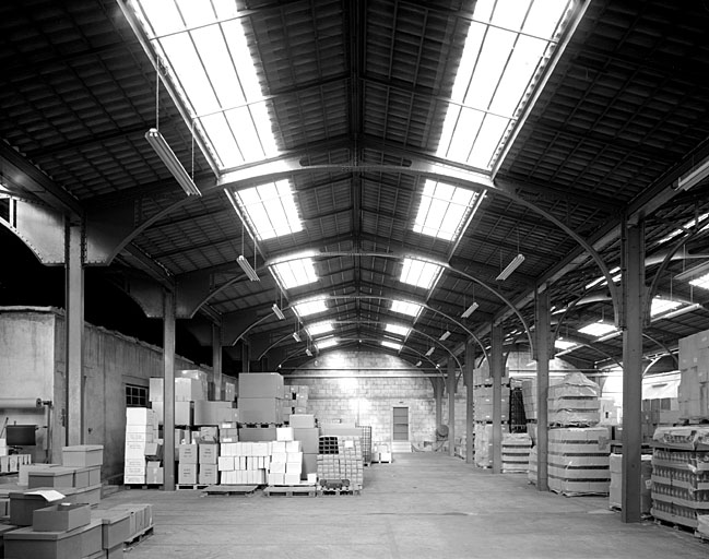 Salle de stockage, charpente métallique de 1990.