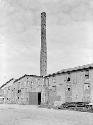 Cheminée et bâtiment du four Hoffmann.