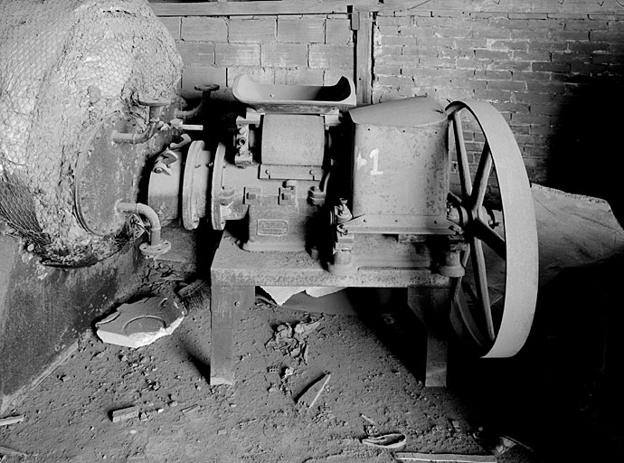 Machine à malaxer l'argile (Dubois Tours).
