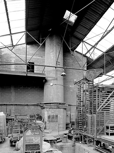 La cheminée du four.
