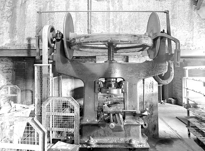 Ancienne presse du début du siècle (J. Finette Châlons-sur-Saône).