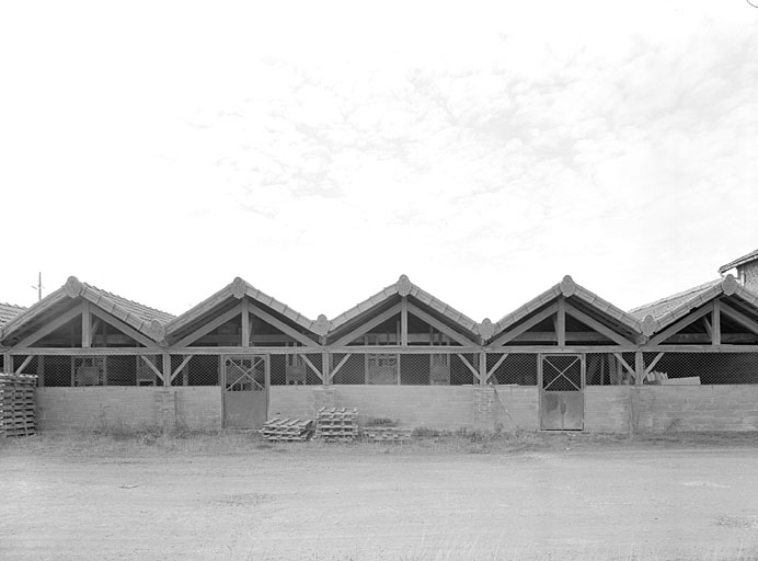 Anciens séchoirs de tuiles.