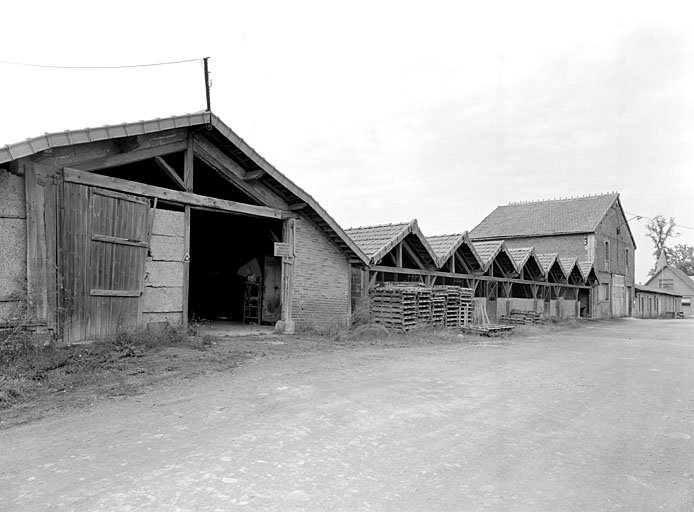 Anciens séchoirs de tuiles.