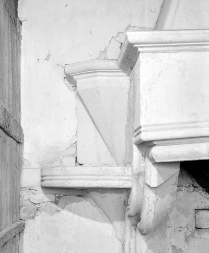 Ancien logis, cheminée sud-est, détail.