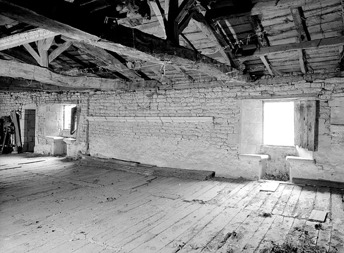 Ancien logis, étage, mur sud est.