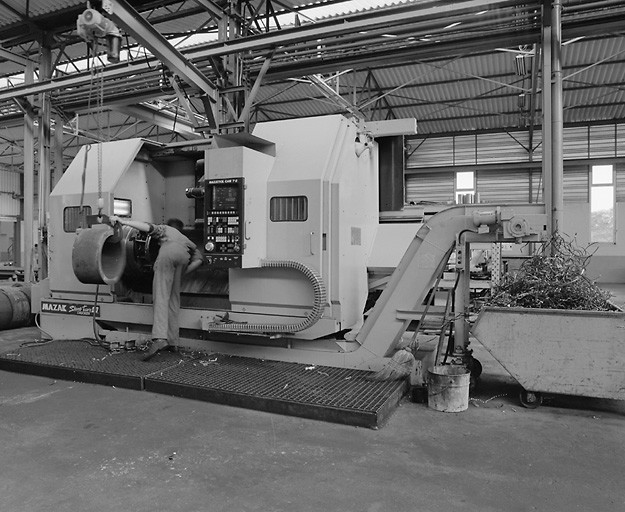 Tour moderne à commande numérique.