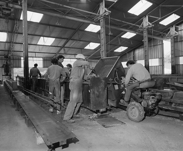 La fabrication des poteaux.