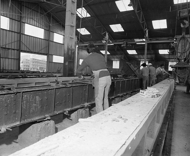 La fabrication des poteaux.