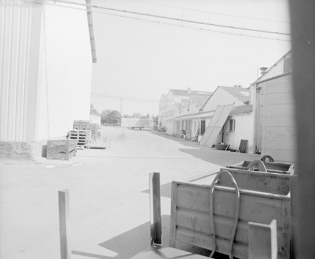 Les ateliers de 1945, vus de la cour.