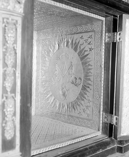 Transept gauche, tabernacle provenant du couvent des Carmélites, détail de l'intérieur, paroi droite.