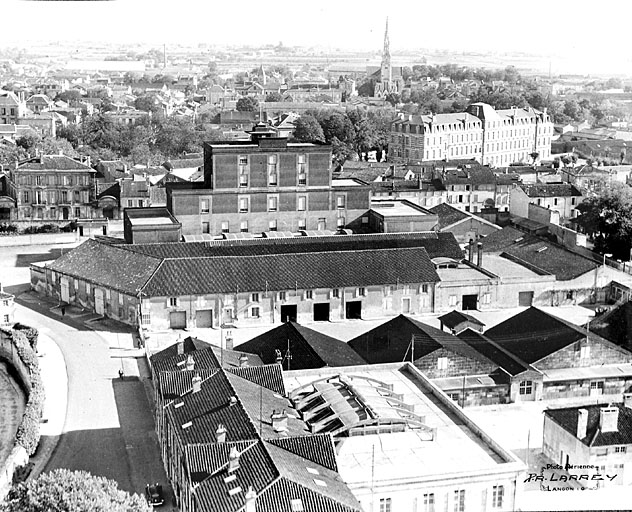 Vue aérienne depuis l'ouest.