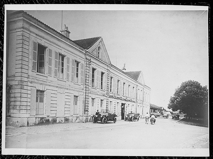 Bureaux, élévation nord.