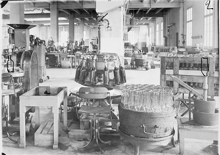 Salle de mise en bouteilles : intérieur.