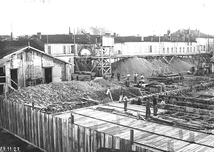 Bâtiment est, lors de sa construction, par les Grands Travaux de Marseille.