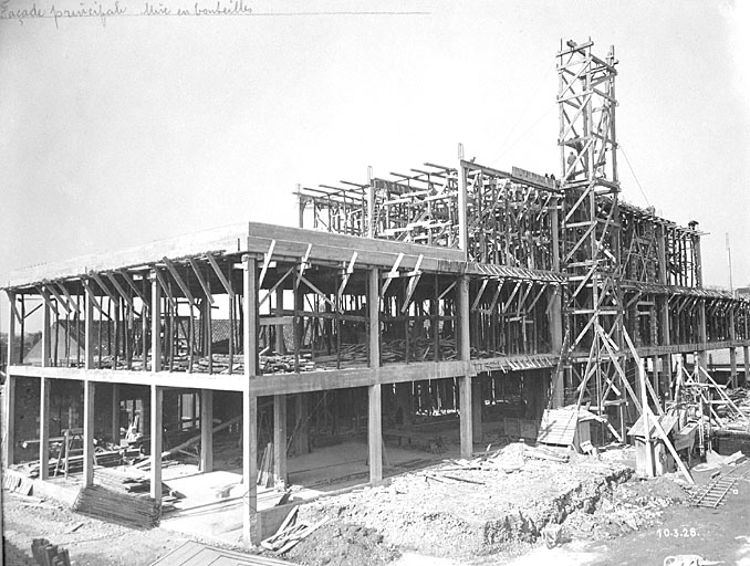 Bâtiment est, lors de sa construction par les Grands Travaux de Marseille.