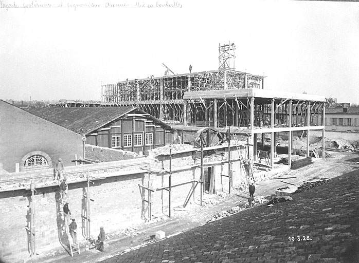 Bâtiment est, lors de sa construction par les Grands Travaux de Marseille.