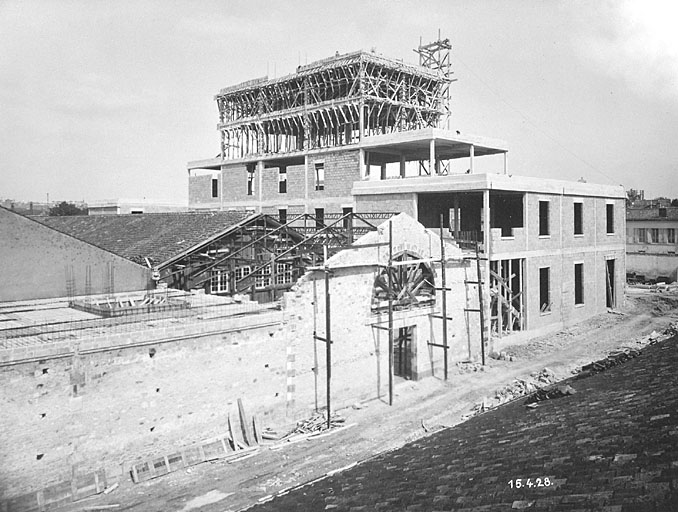 Bâtiment est, lors de sa construction par les Grands Travaux de Marseille.