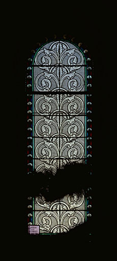 Nef, deuxième verrière de gauche.