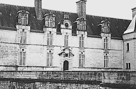 Corps de logis sud, élévation antérieure nord-ouest.