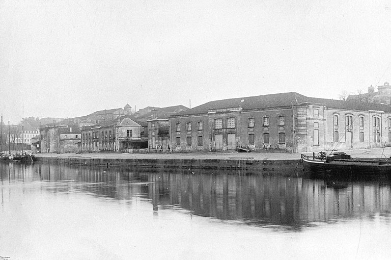 Elévations sur le quai.