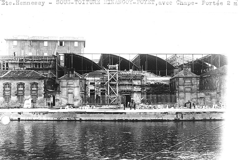 Construction du hall des expéditions, vue prise depuis le quai.
