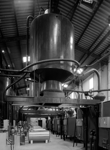 L'intérieur de la nouvelle distillerie.