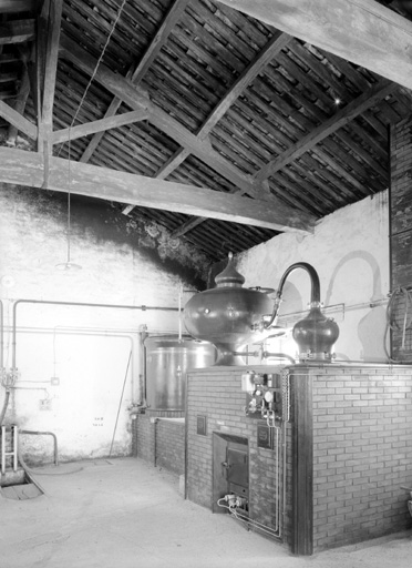 La chaudière, chauffe vin et pipe.