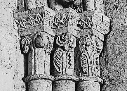 Choeur, angle sud-ouest, chapiteaux.