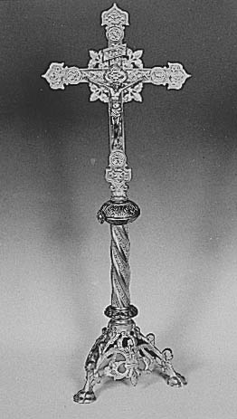 Croix et 4 chandeliers d'autel (garniture d'autel)