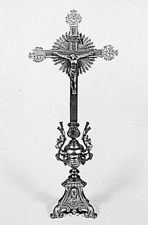 Croix et 2 chandeliers d'autel