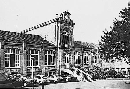 Aile sud-ouest, élévation nord-est sur la cour d'honneur.