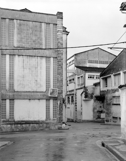 Mise en bouteilles, élévation sur rue.