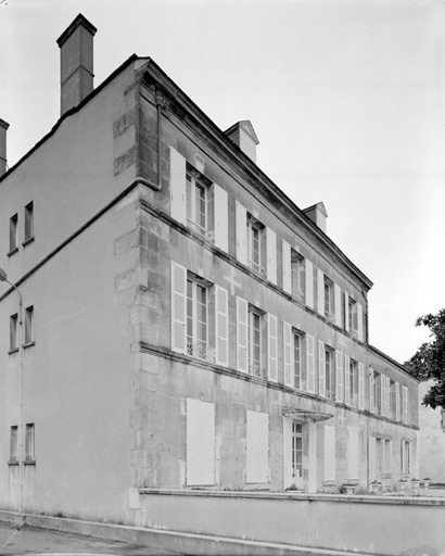 L'ancien logement patronal et comptoir, élévation sur cour.