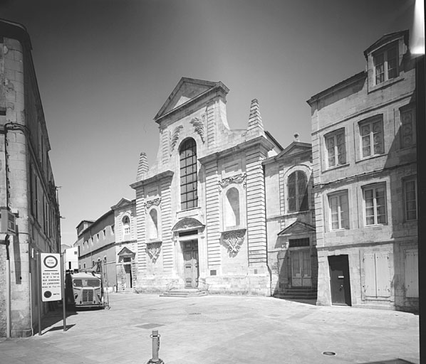 Eglise, façade.