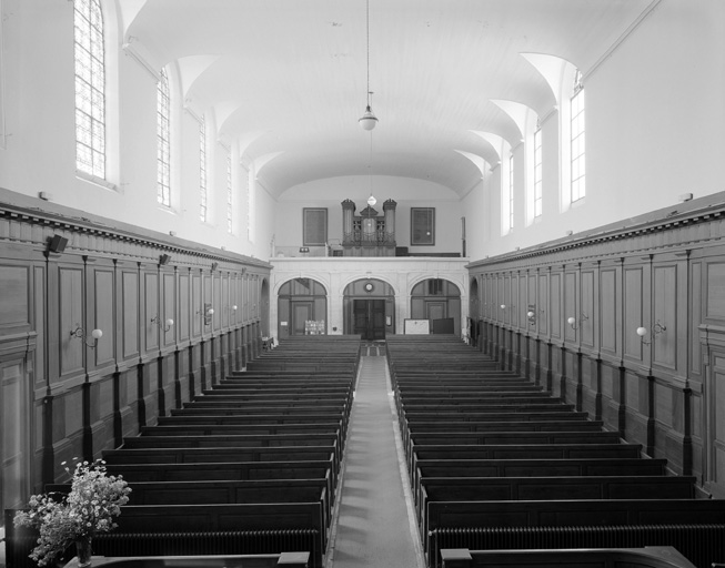 Eglise, intérieur, vue vers l'entrée.