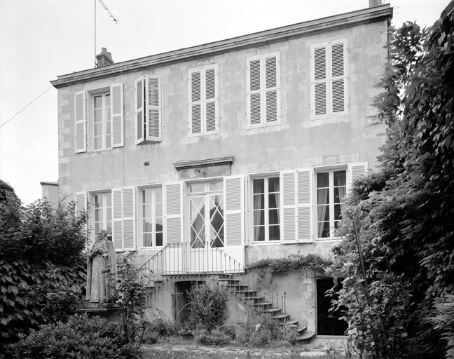 Ancienne maison de l'aumônier, façade antérieure.