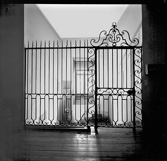 Bâtiment conventuel, grille de l'escalier conduisant aux cellules.