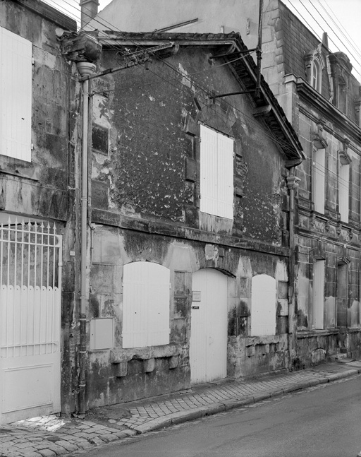 Façade sur rue d'Isly.