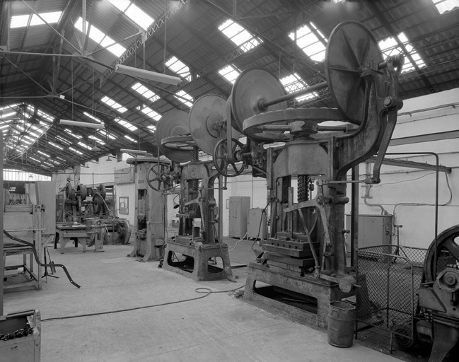 Deux presses Grimard dites balanceuses.