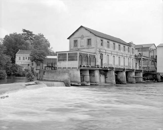 Bâtiment des turbines, façade sud.