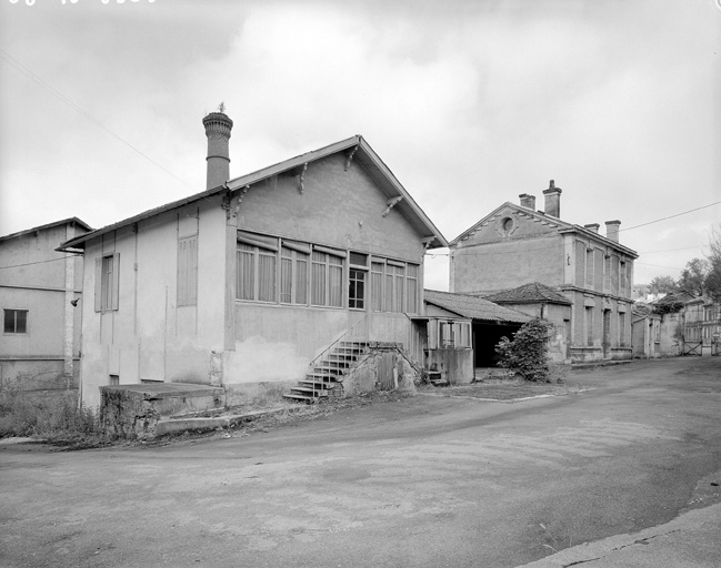 Bureau, façade sur cour.